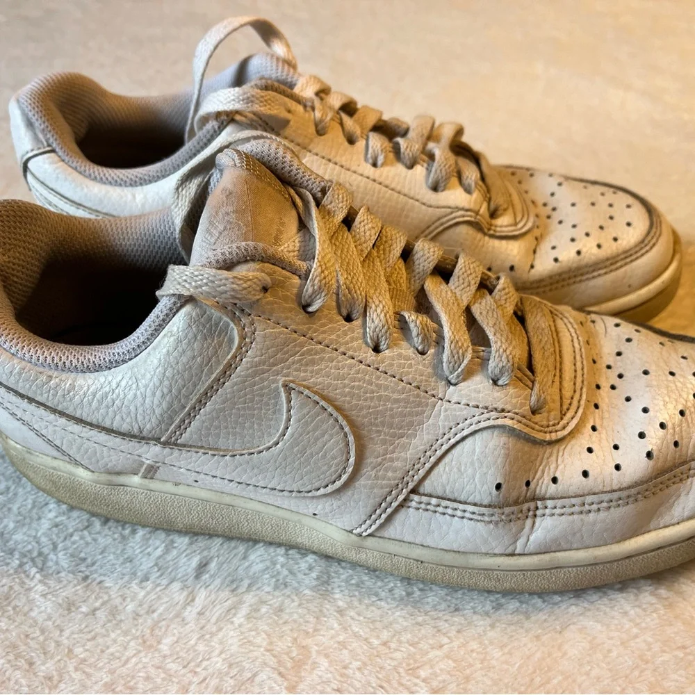 Nike Women's White Low-Top Lace-Up Sneakers